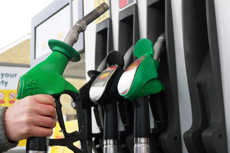Reajuste do combustíveis: Senado aprova projeto para amortecer alta e criar auxílio-gasolina!
